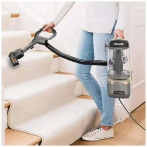 Aspirador de Pó com Fio e Escova Automática Eficiente de Pelos de Animais e Filtro HEPA de Alta Qualidade, 110V, Shark LA502, Prata