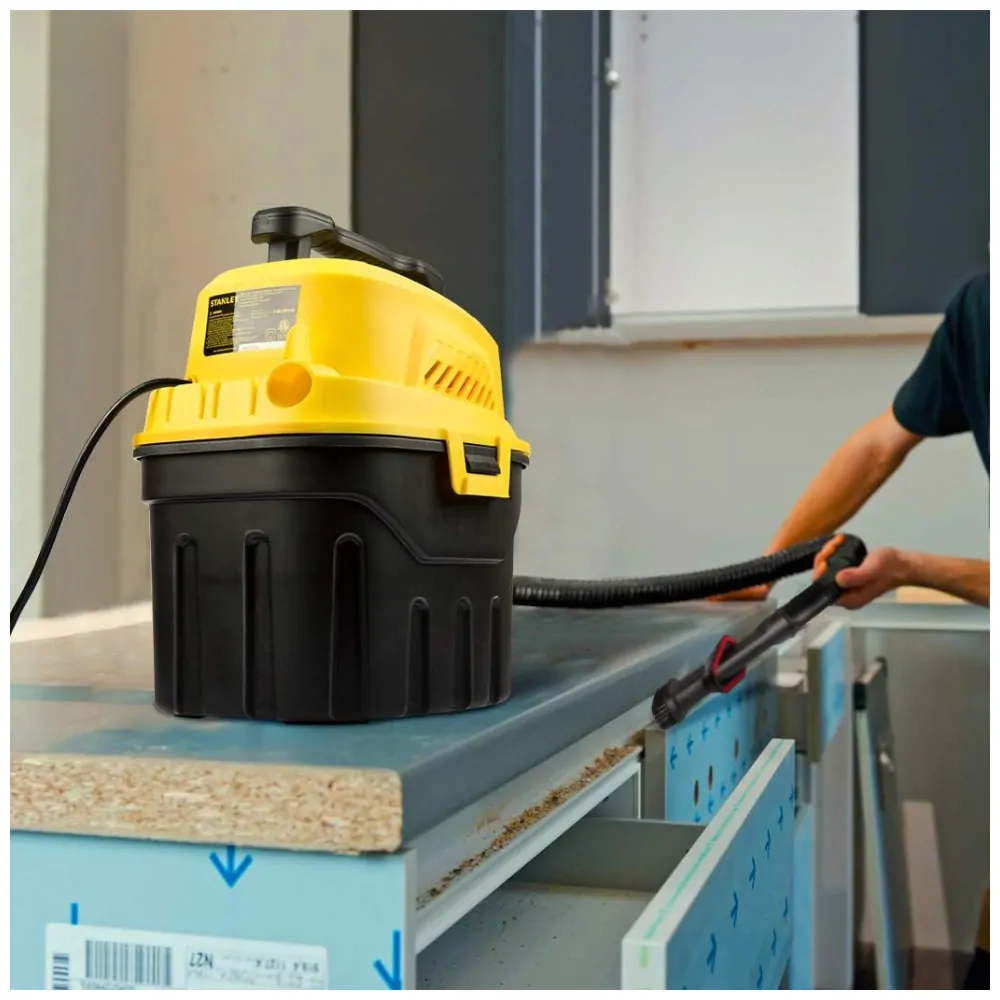 ectqqk6x3gq70b_4 jpg - Aspirador de Pó Portátil para Carro com Capacidade de 11,37L para Uso Úmido e Seco, 110V, Stanley 3CV, Preto e Amarelo